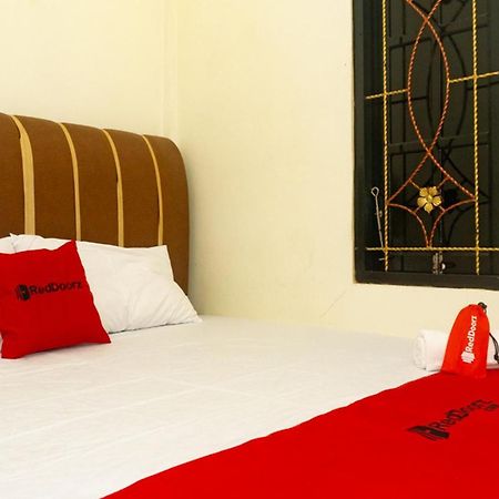 Reddoorz Near Sentani Airport Jayapura Hotel Exterior photo