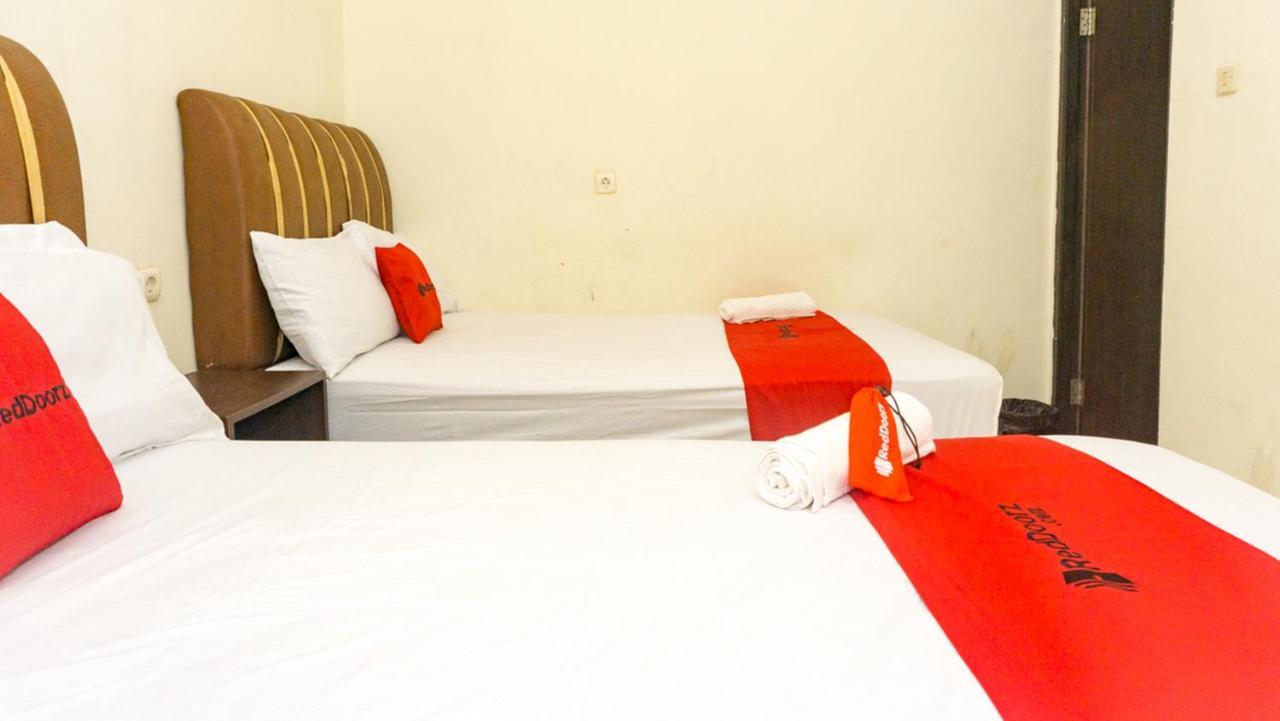 Reddoorz Near Sentani Airport Jayapura Hotel Exterior photo