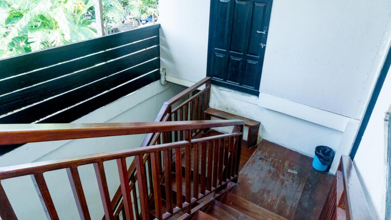 Reddoorz Near Sentani Airport Jayapura Hotel Exterior photo