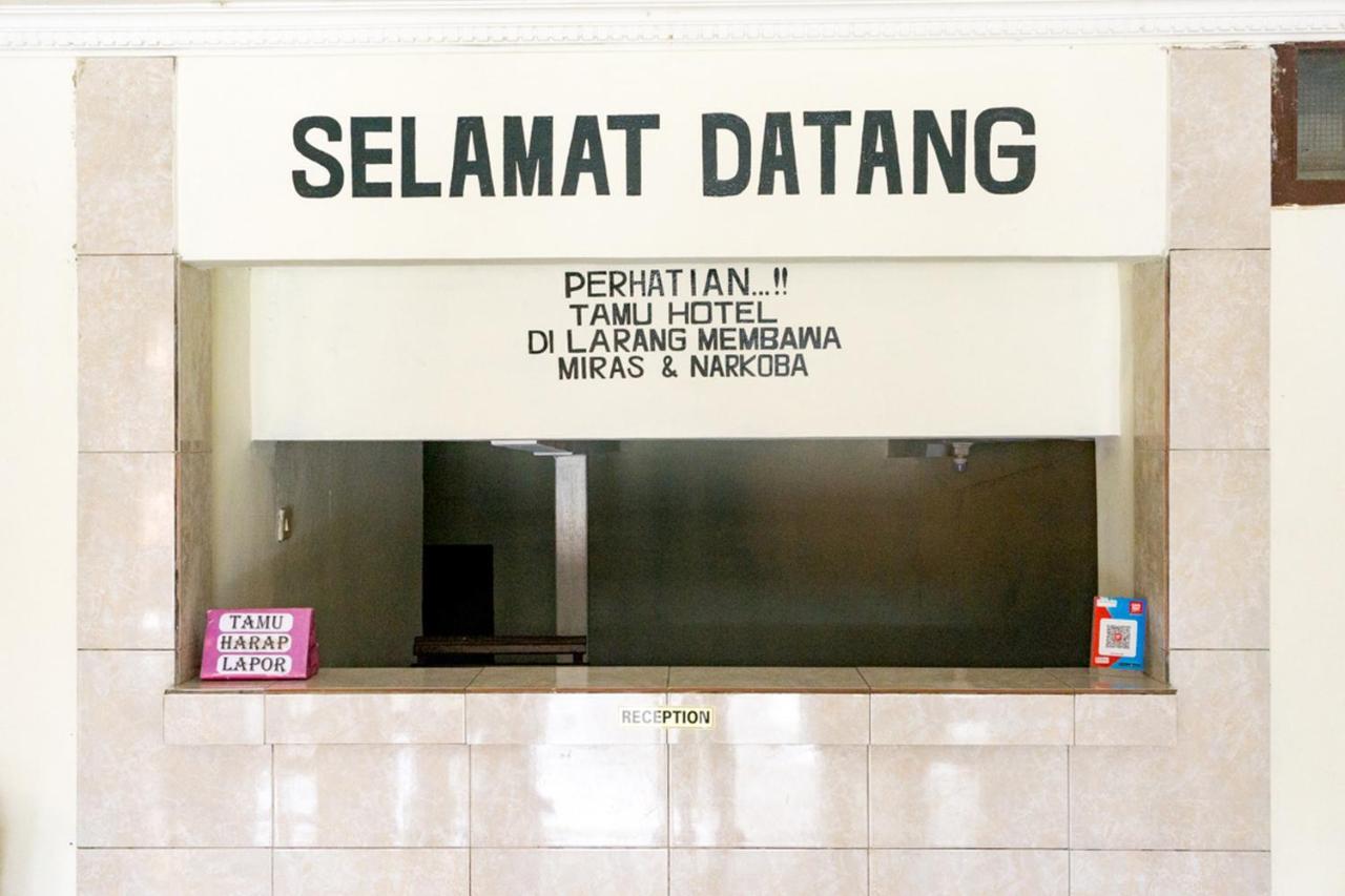 Reddoorz Near Sentani Airport Jayapura Hotel Exterior photo