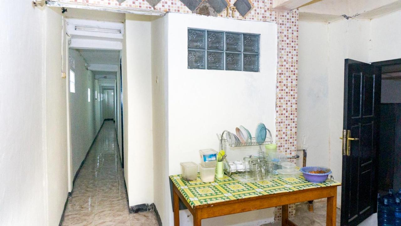Reddoorz Near Sentani Airport Jayapura Hotel Exterior photo