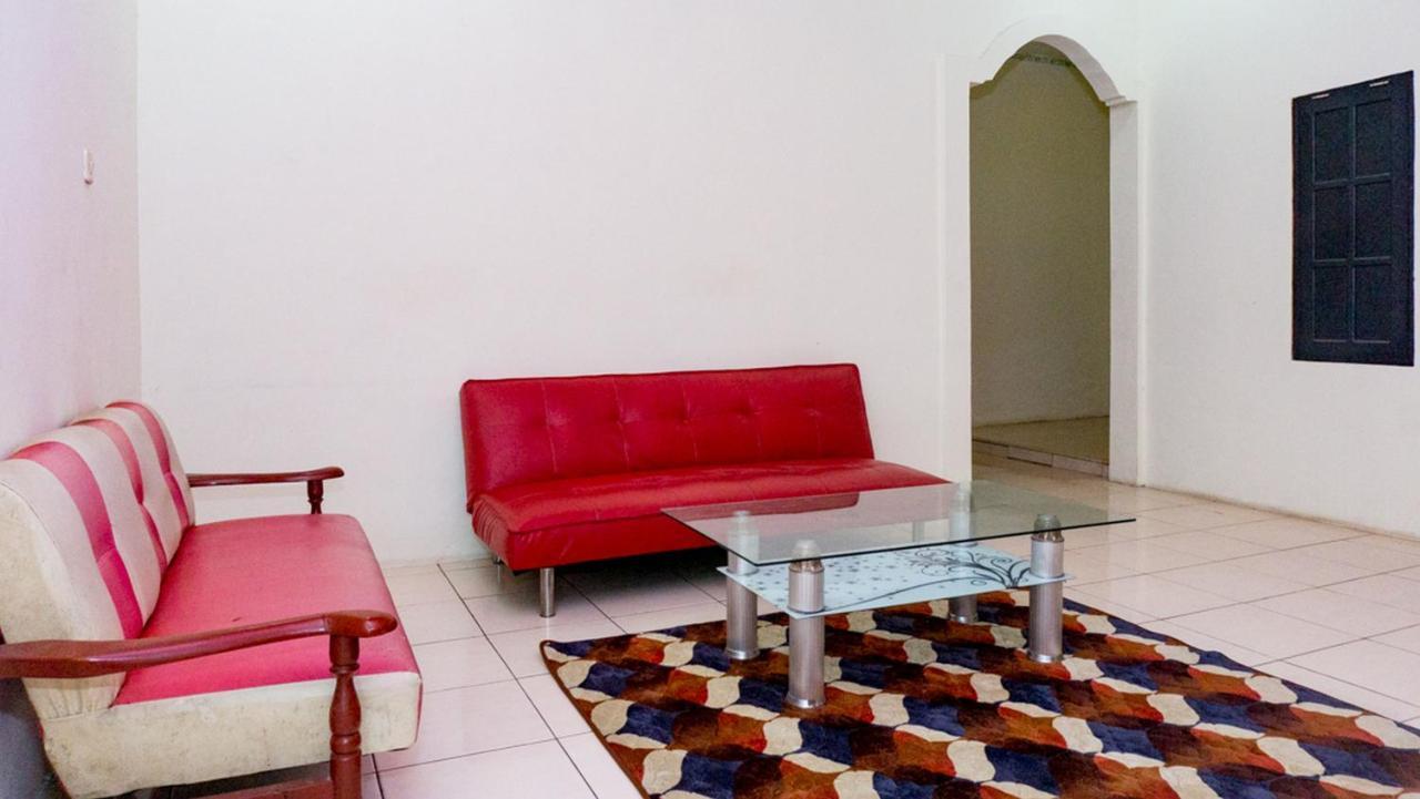 Reddoorz Near Sentani Airport Jayapura Hotel Exterior photo