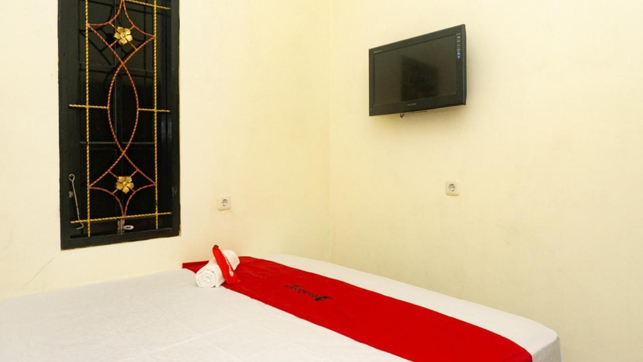 Reddoorz Near Sentani Airport Jayapura Hotel Exterior photo