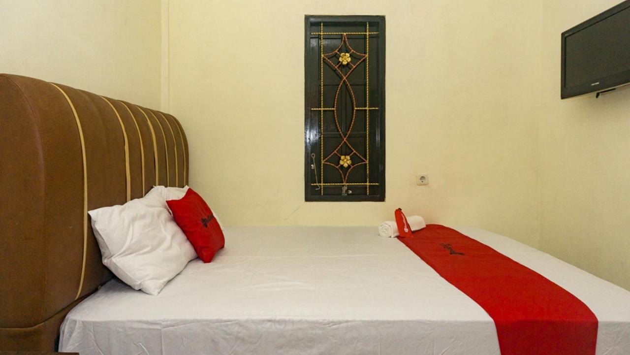Reddoorz Near Sentani Airport Jayapura Hotel Exterior photo