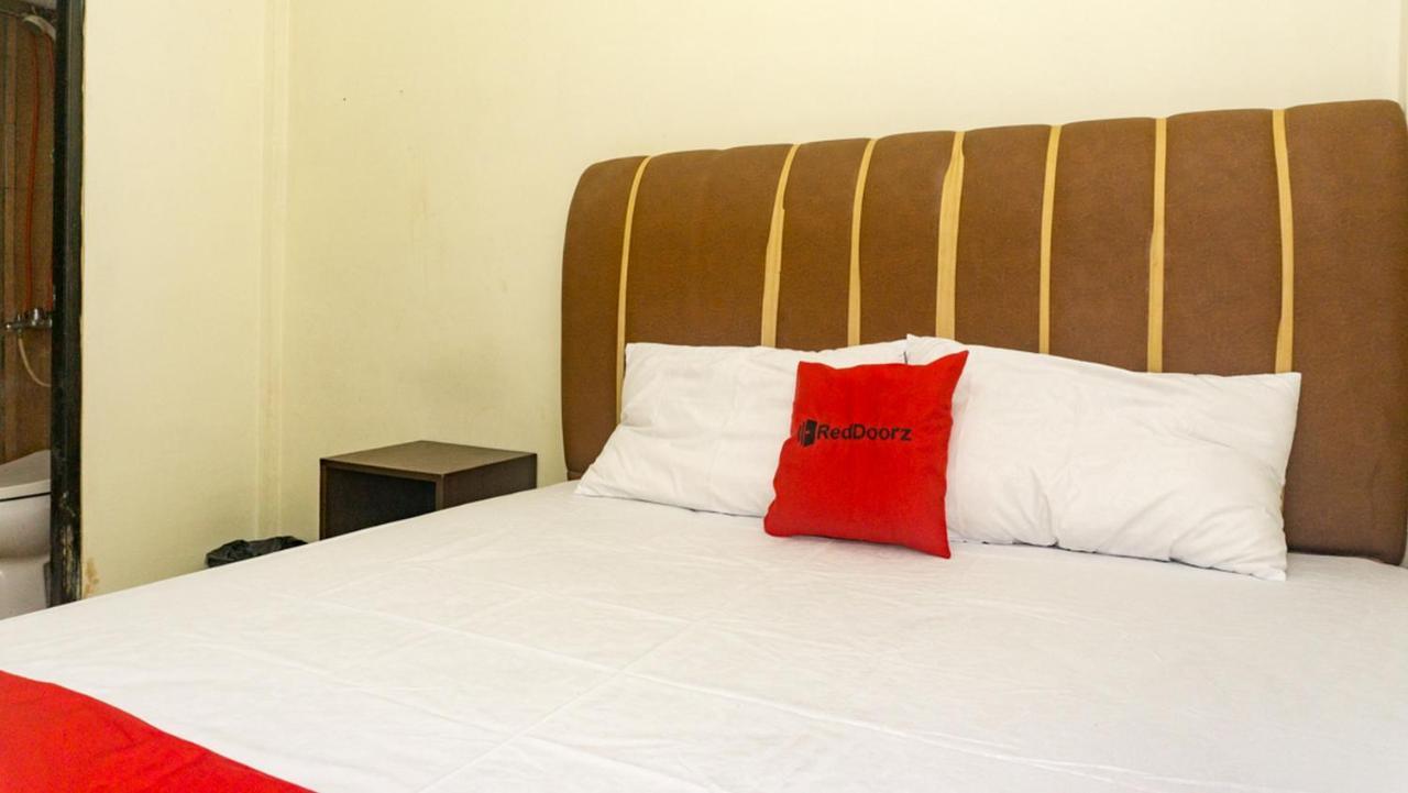 Reddoorz Near Sentani Airport Jayapura Hotel Exterior photo